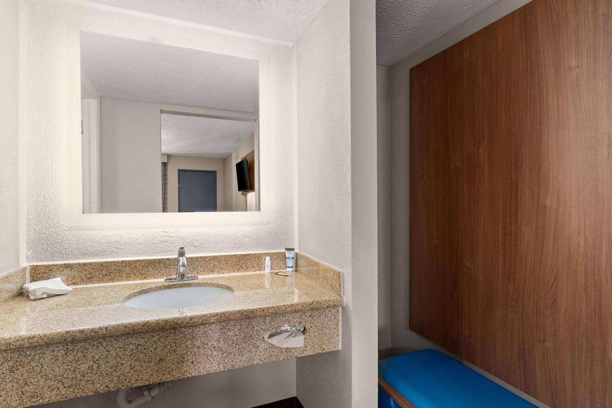 Days Inn By Wyndham Albuquerque Northeast Bagian luar foto
