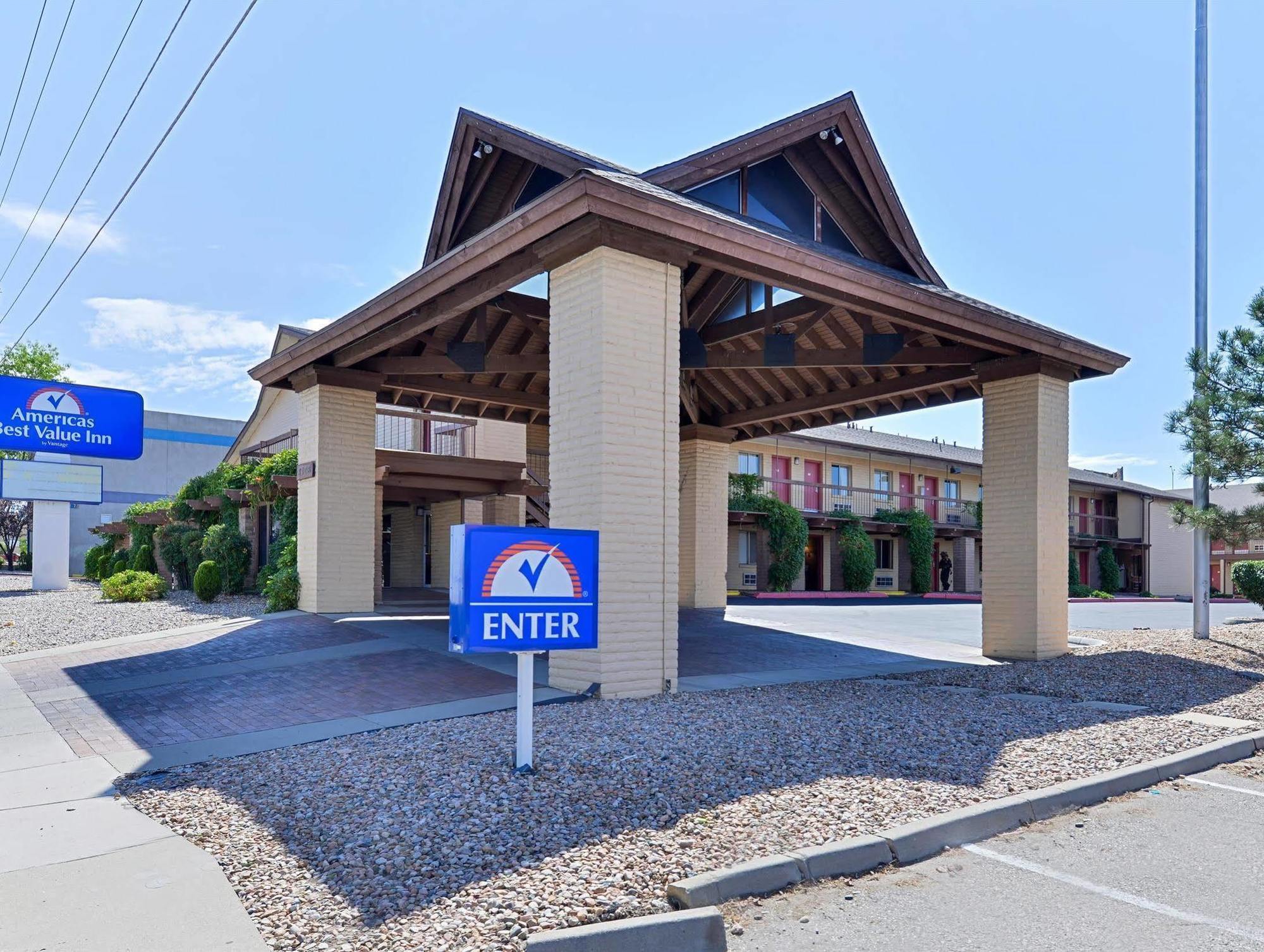 Days Inn By Wyndham Albuquerque Northeast Bagian luar foto