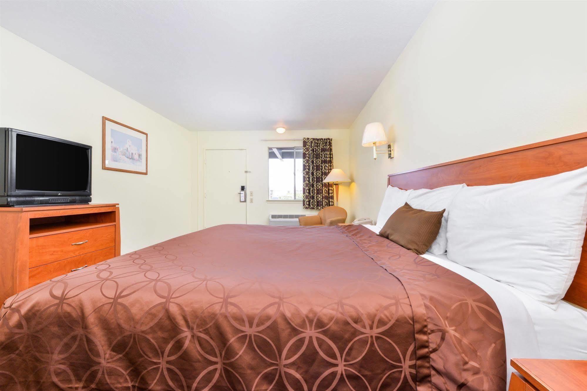 Days Inn By Wyndham Albuquerque Northeast Bagian luar foto