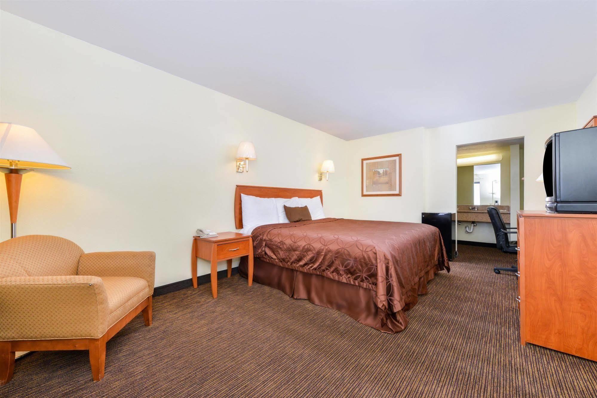 Days Inn By Wyndham Albuquerque Northeast Bagian luar foto